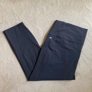 Fabletics - Oasis High-Waisted Capri